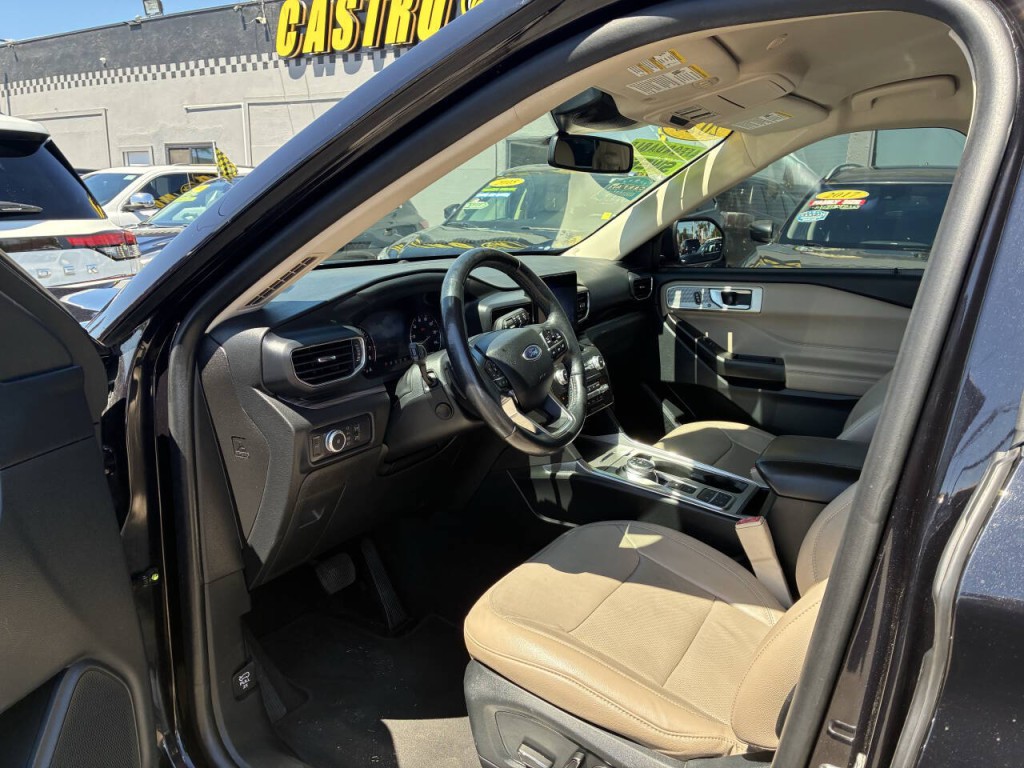 2020 Ford Explorer Image 2