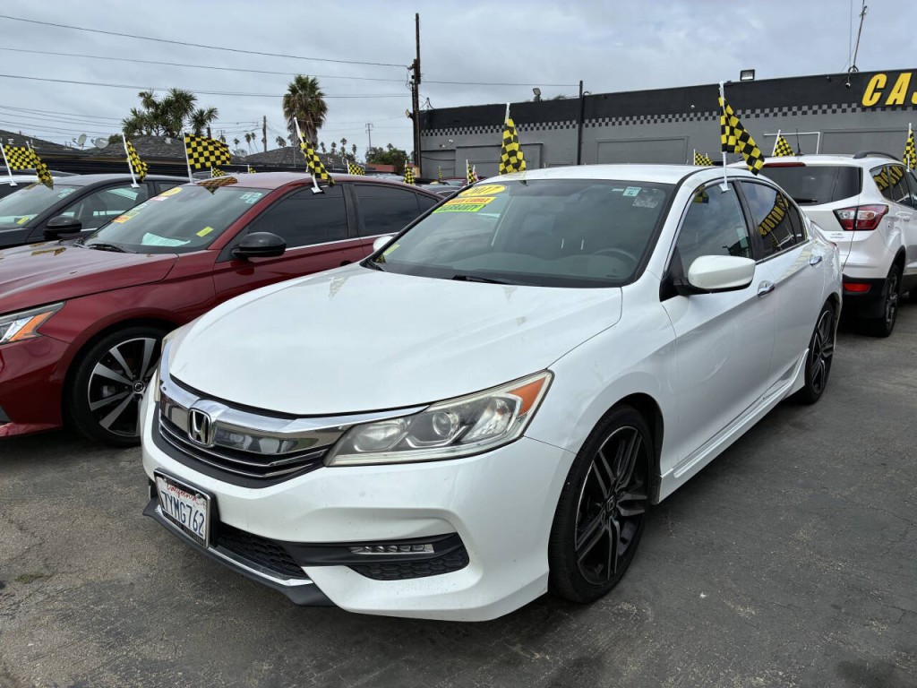 2017 Honda Accord Image 2