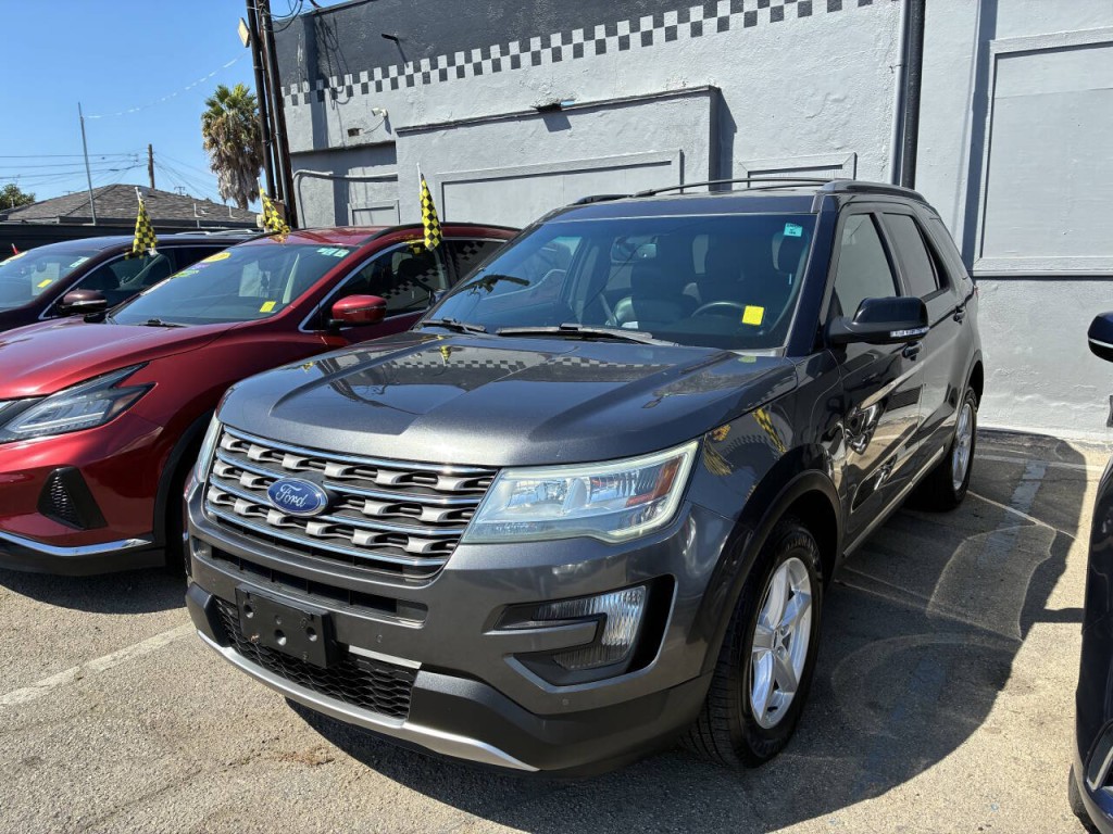 2016 Ford Explorer Image 2
