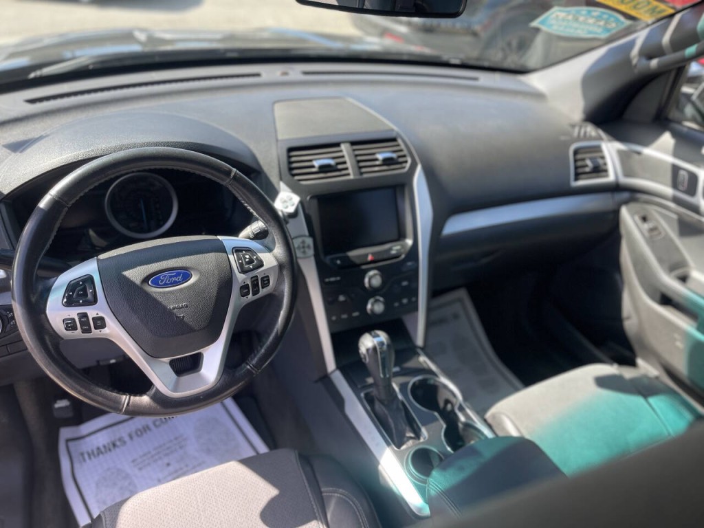 2015 Ford Explorer Image 9