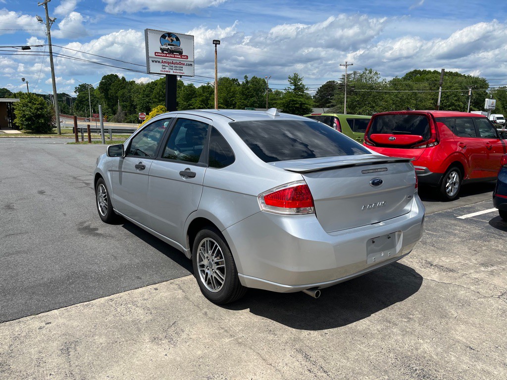 2010 Ford Focus Image 2