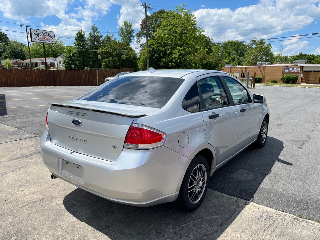 2010 Ford Focus Image 3