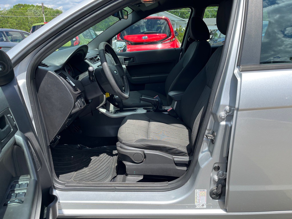 2010 Ford Focus Image 8