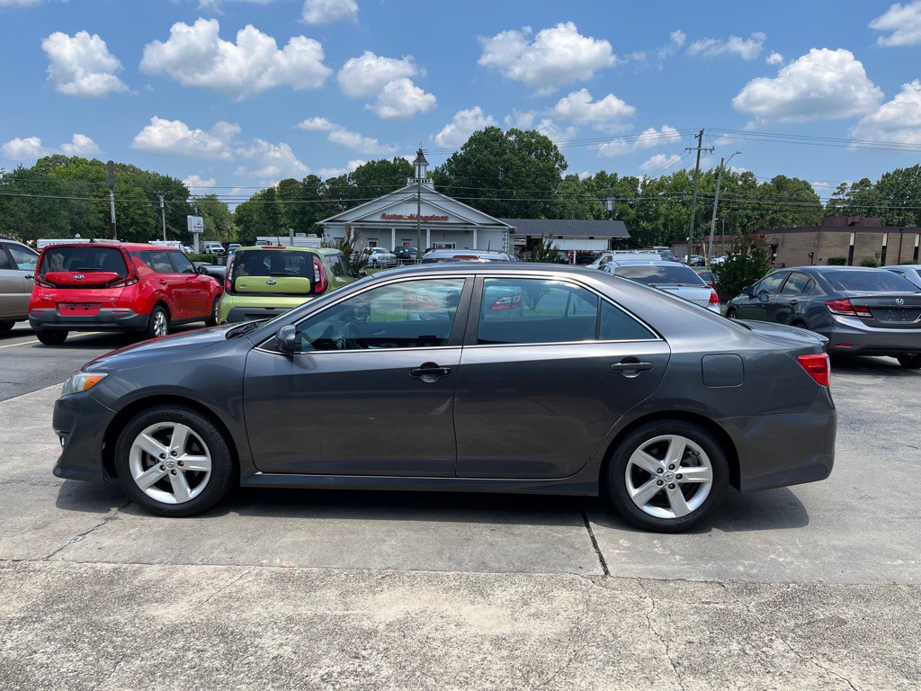 2013 Toyota Camry Image 1