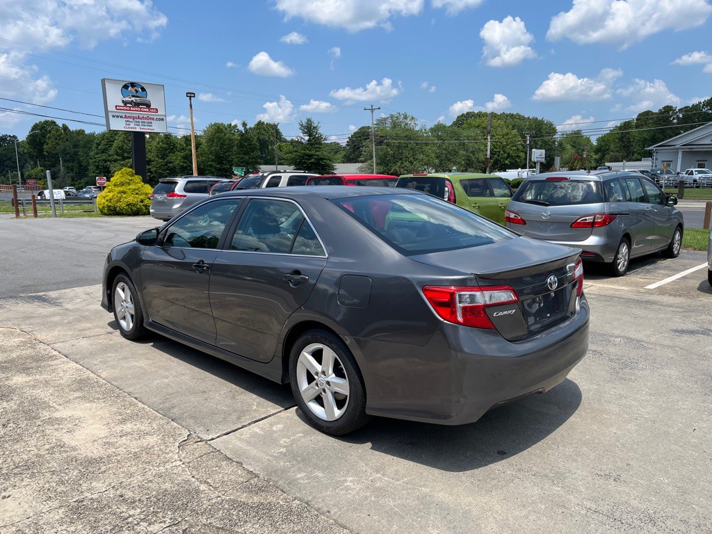 2013 Toyota Camry Image 2