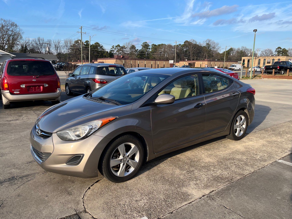 2013 Hyundai Elantra Image 2