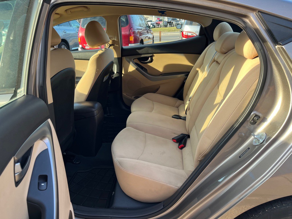 2013 Hyundai Elantra Image 7