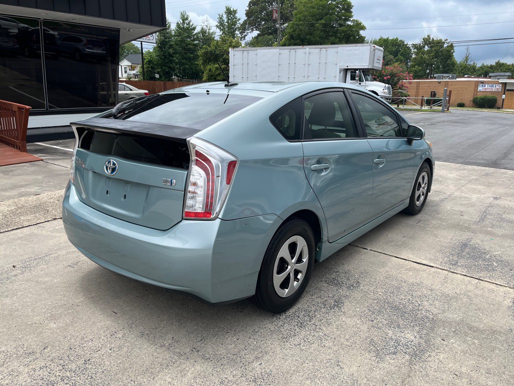 2013 Toyota Prius Image 2