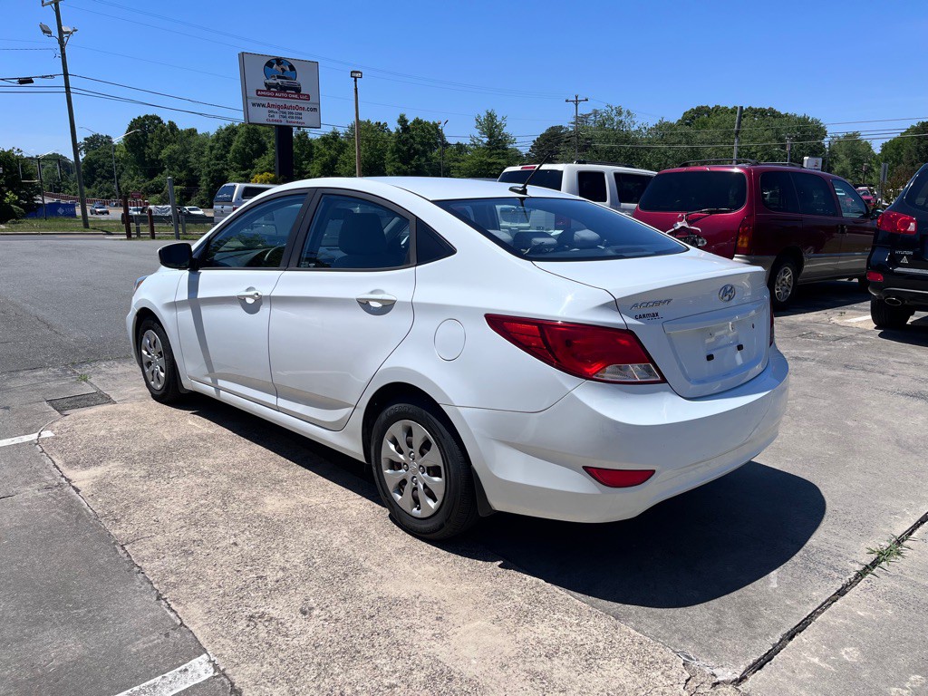2016 Hyundai Accent Image 2