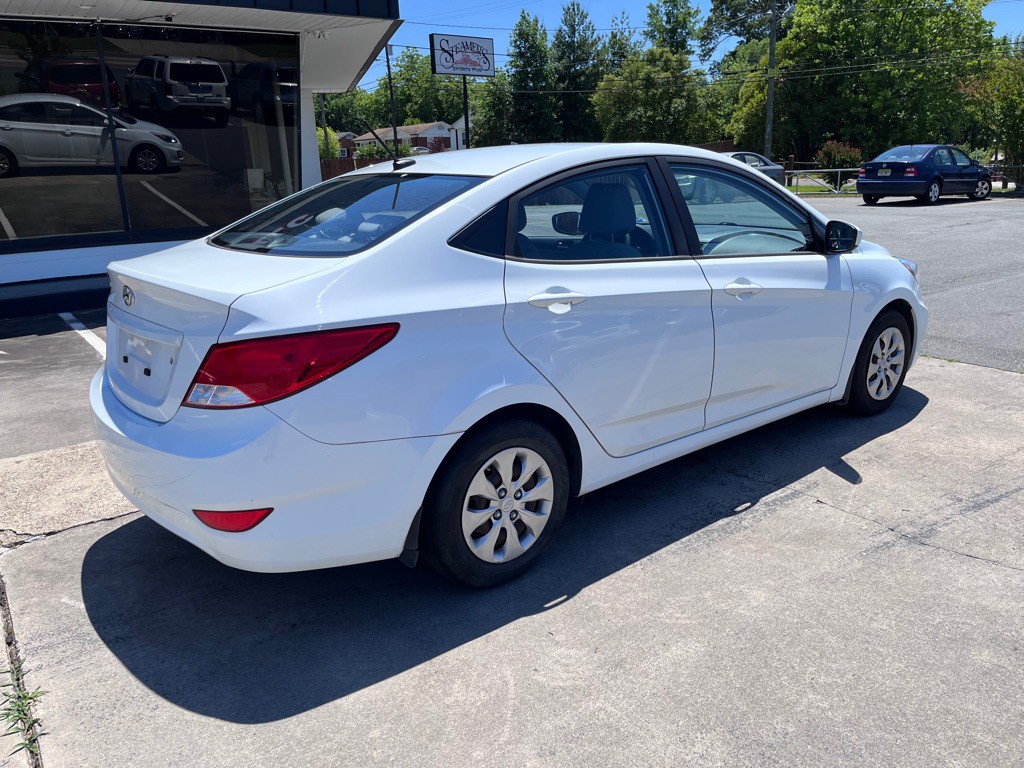 2016 Hyundai Accent Image 3
