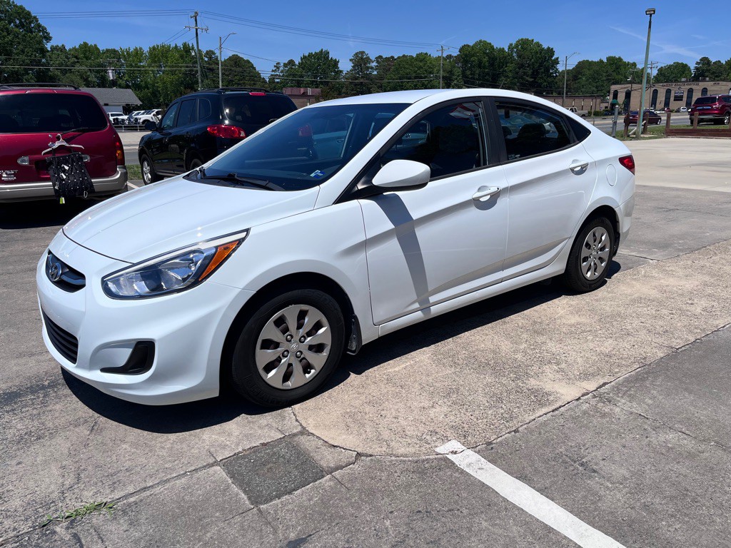 2016 Hyundai Accent Image 6