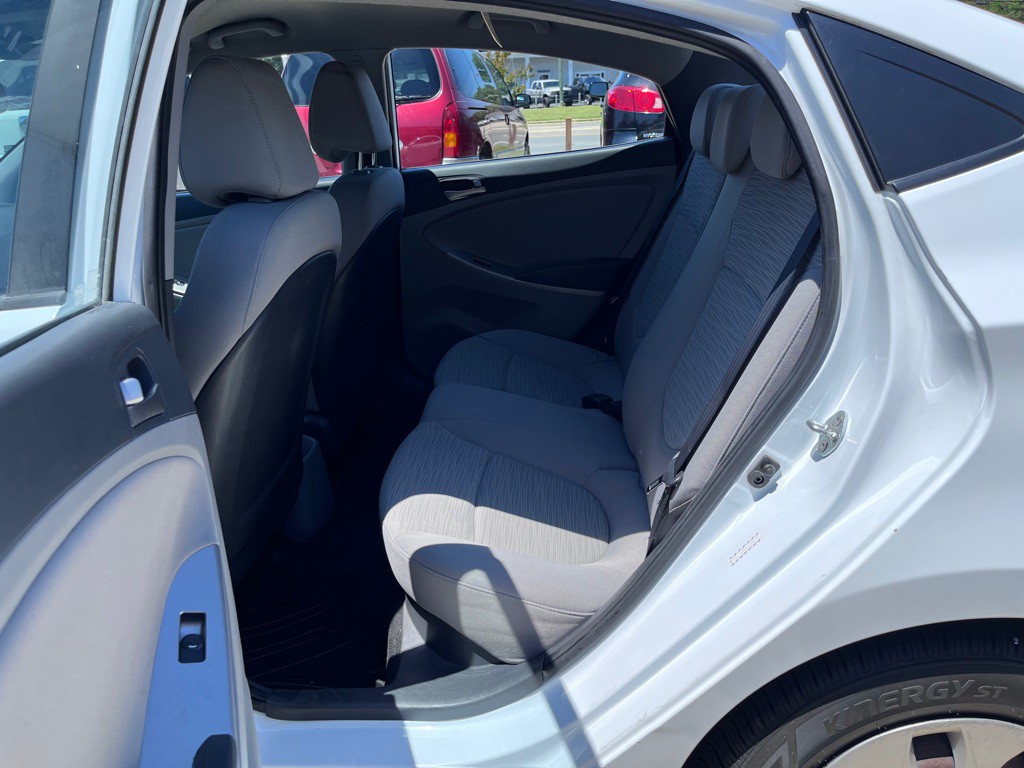 2016 Hyundai Accent Image 8