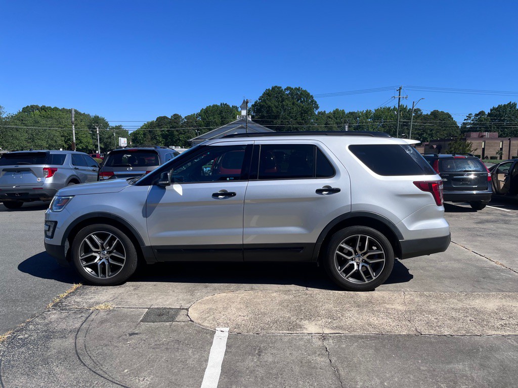 2017 Ford Explorer Image 1