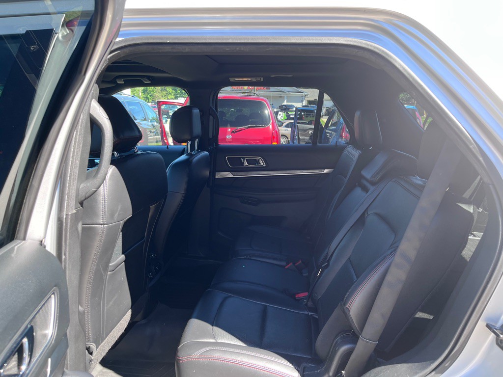 2017 Ford Explorer Image 12