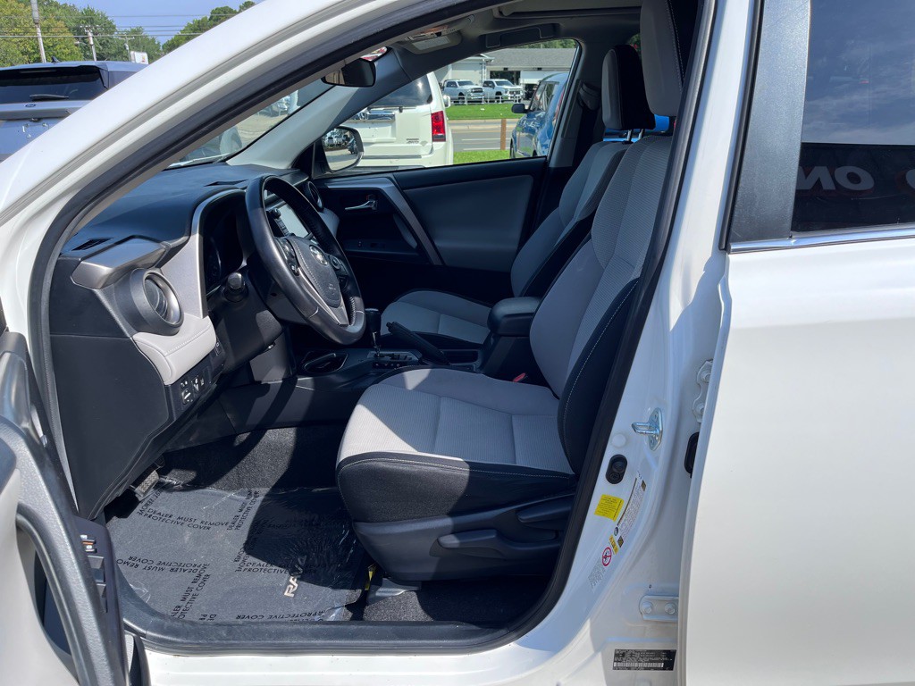 2016 Toyota Rav4 Image 9