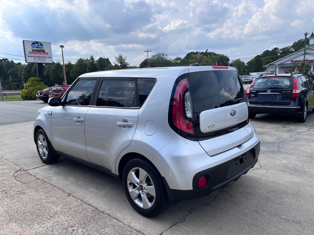 2017 Kia Soul Image 2