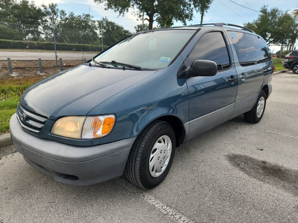 2001 Toyota Sienna LE