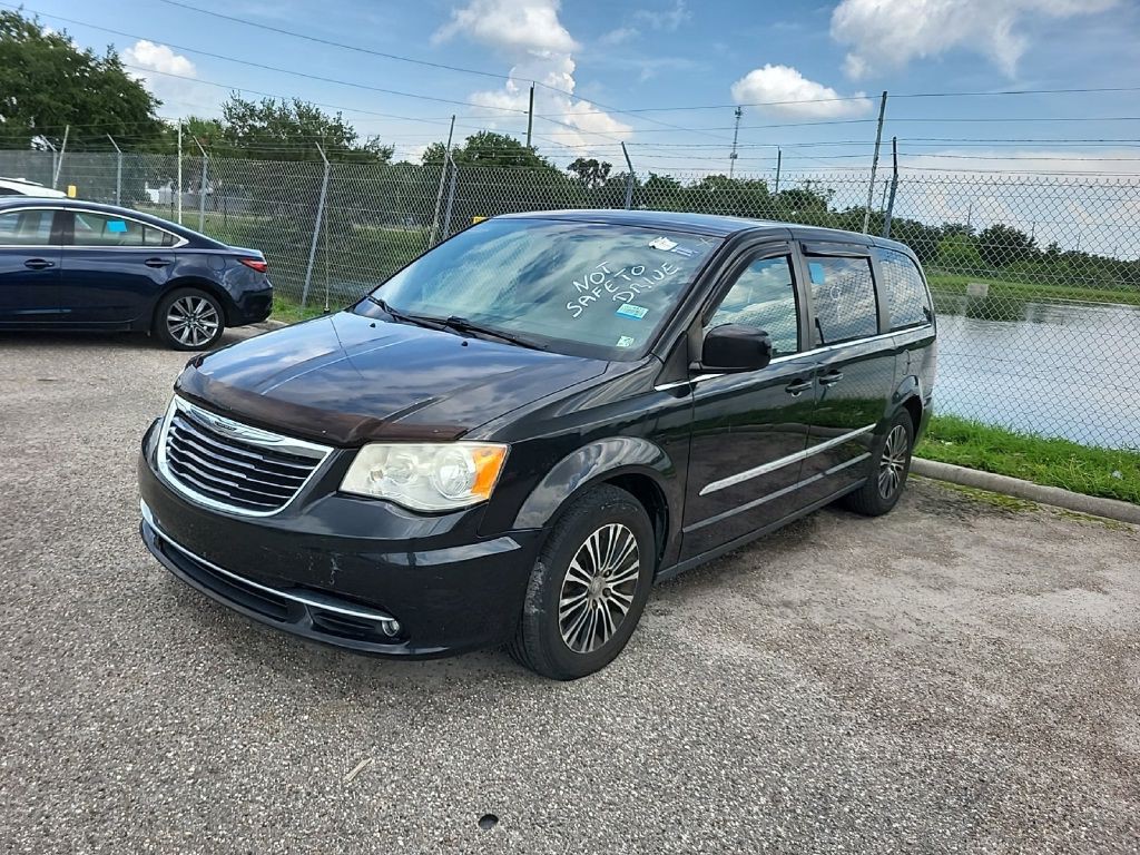 2013 Chrysler Town & Country S