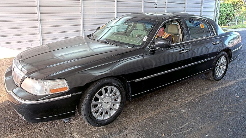 2006 Lincoln Town Car Signature