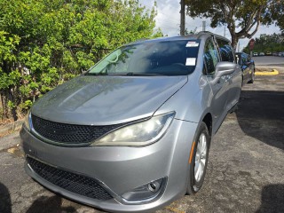 Image for 2018 Chrysler Pacifica Touring L ID: 7264576