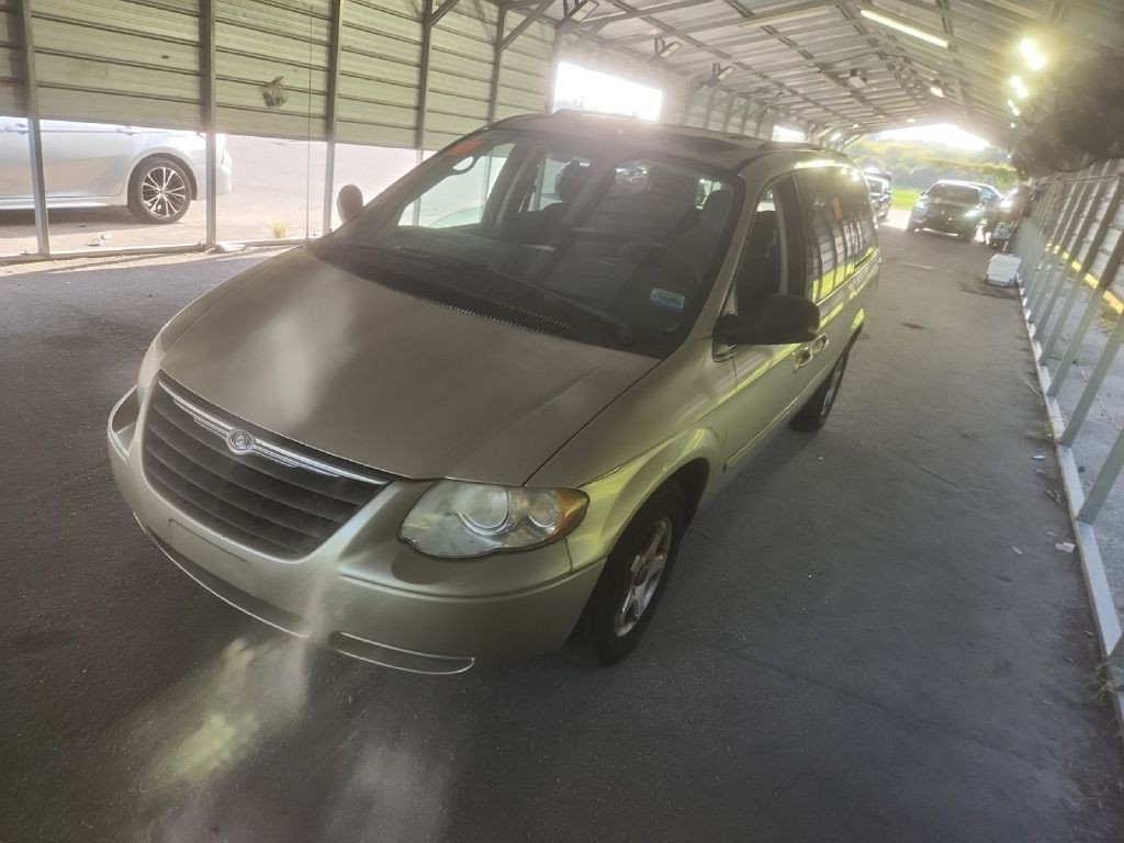 2005 Chrysler Town & Country LX