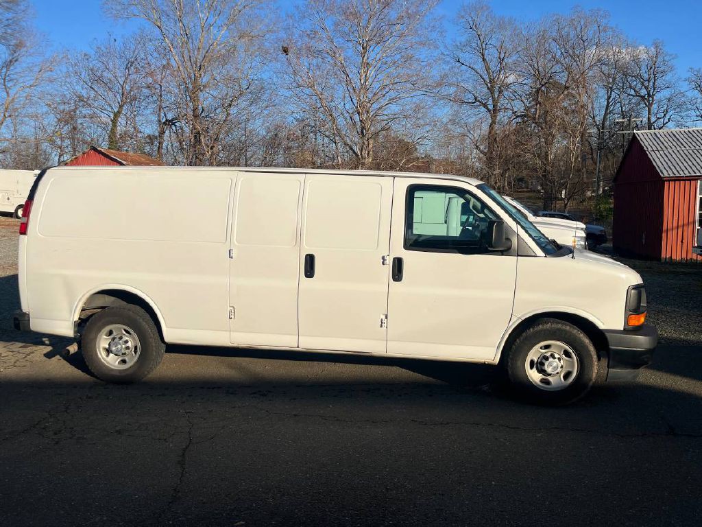 2017 Chevrolet Express Image 1