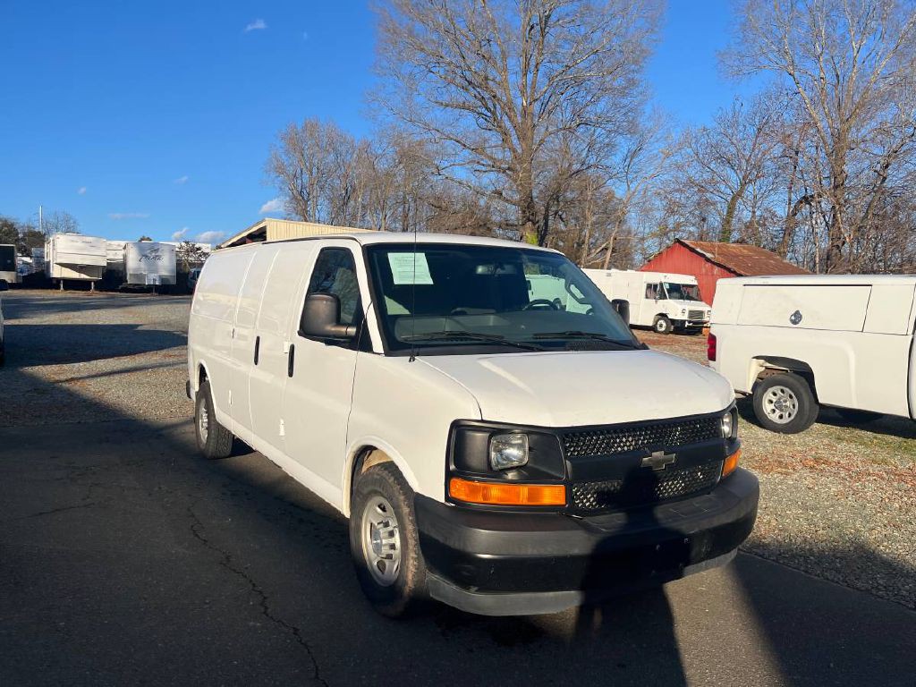 2017 Chevrolet Express Image 3