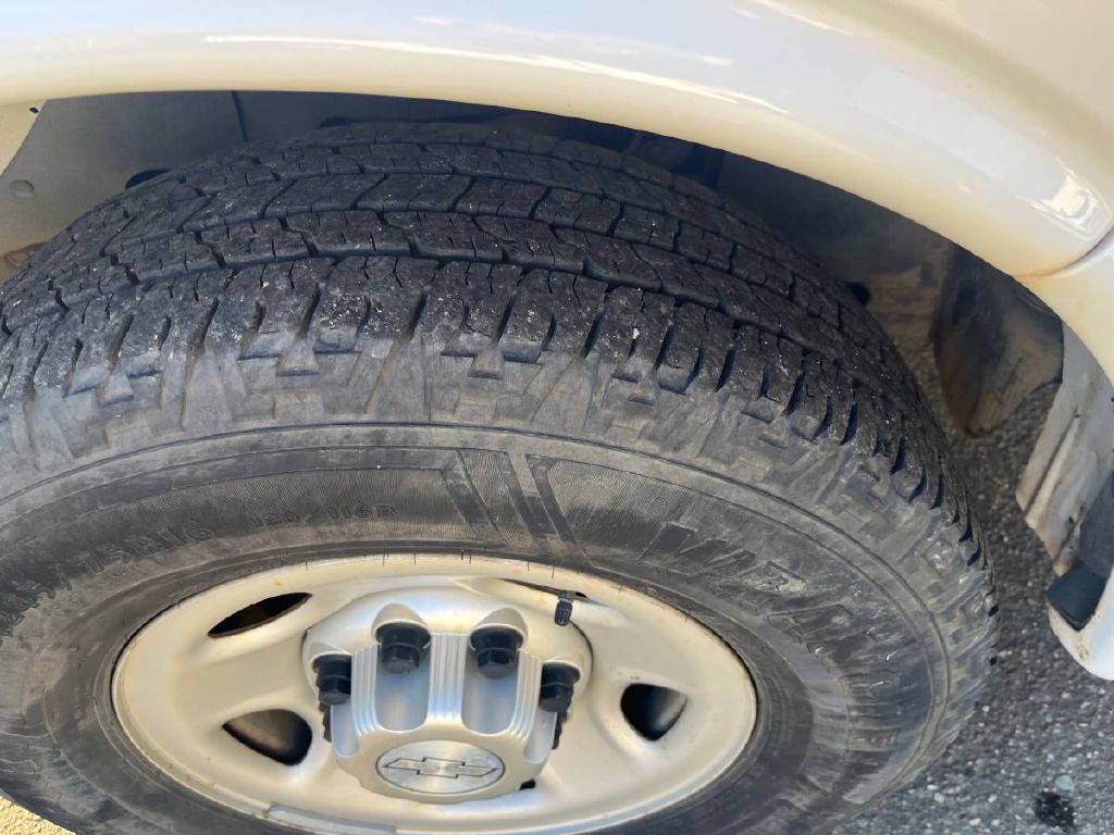 2017 Chevrolet Express Image 12