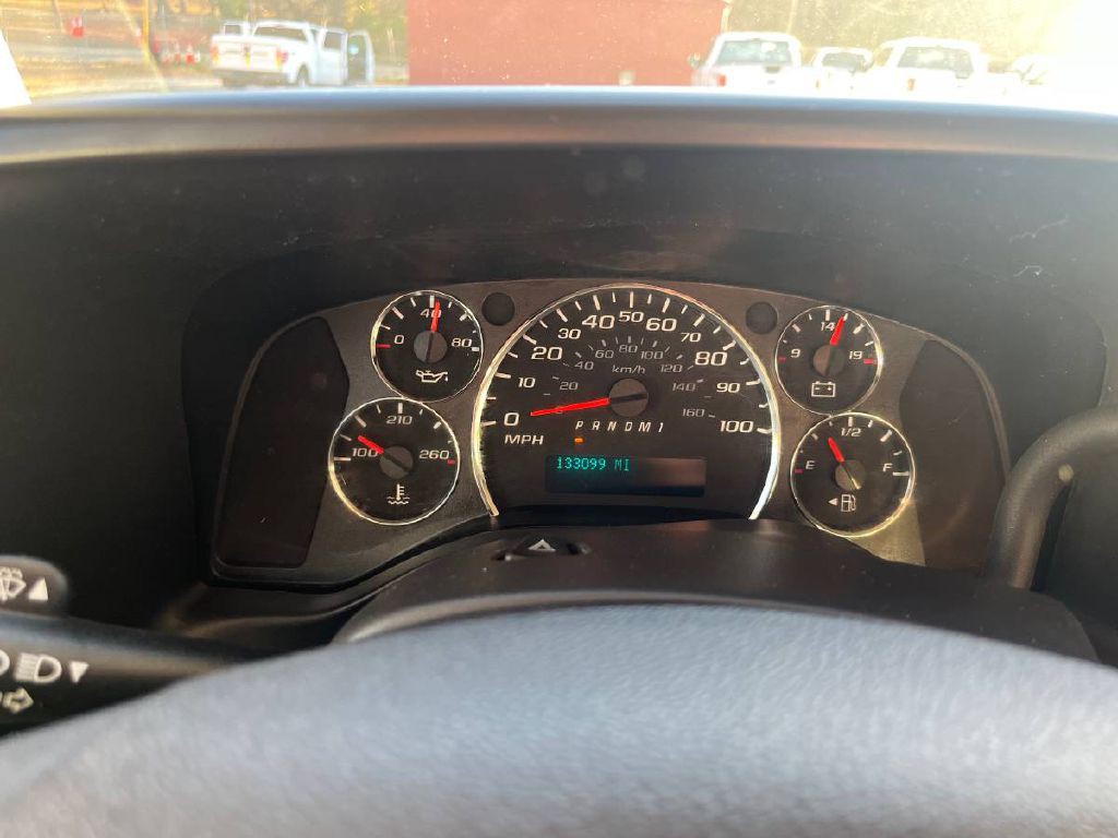 2017 Chevrolet Express Image 14