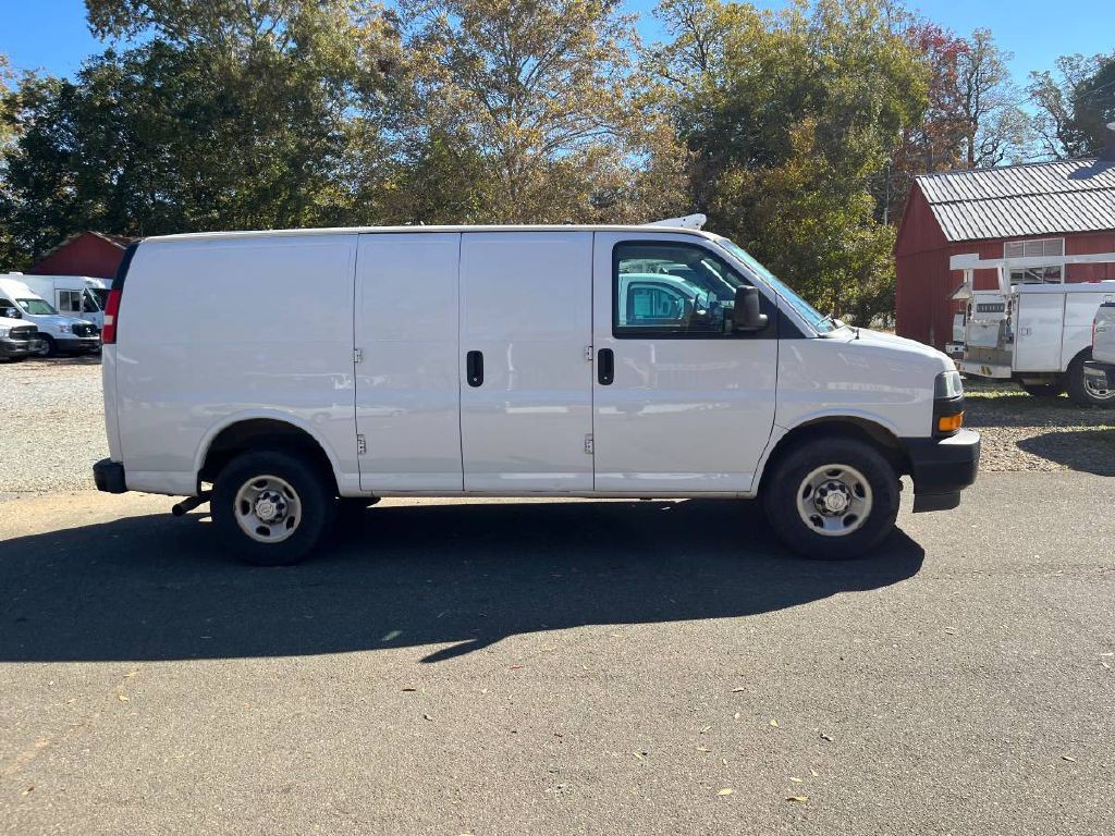 2018 Chevrolet Express Image 1
