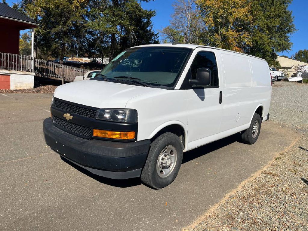 2018 Chevrolet Express Image 2