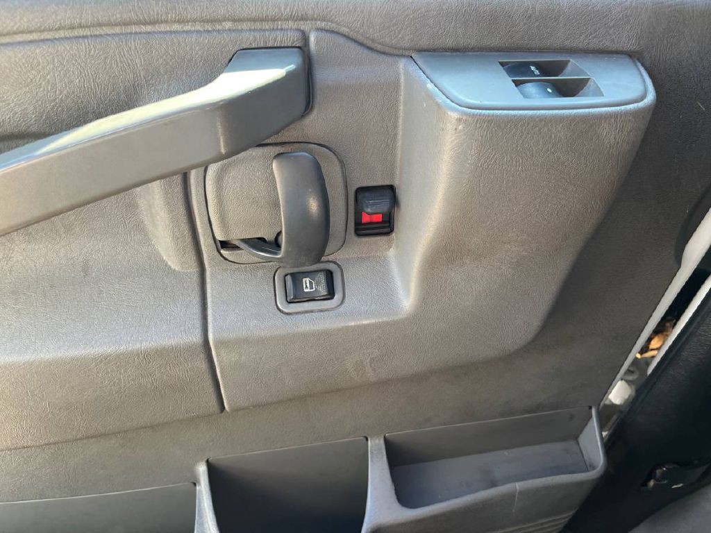 2018 Chevrolet Express Image 11