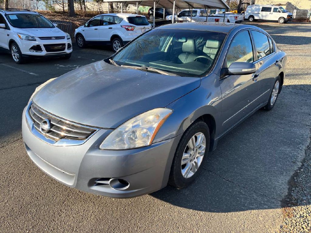 2010 Nissan Altima Image 1