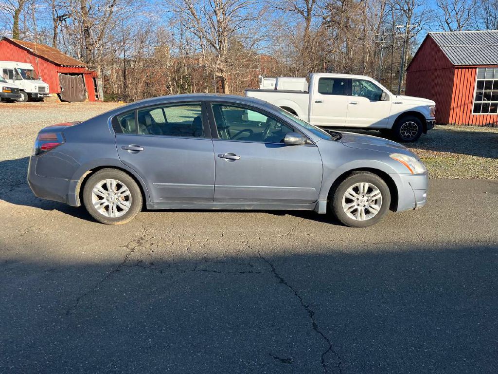 2010 Nissan Altima Image 3