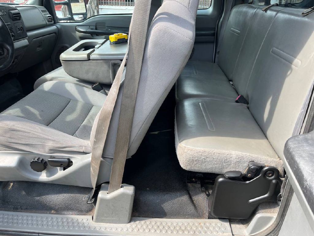 2005 Ford F-350 Image 8