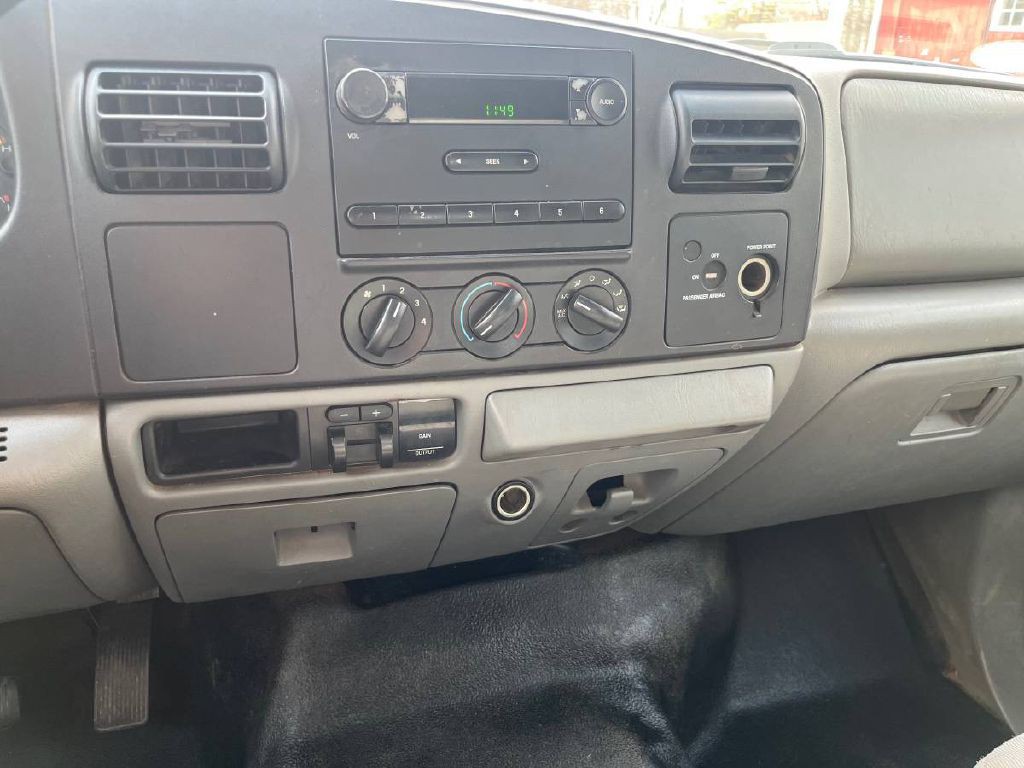 2005 Ford F-350 Image 10