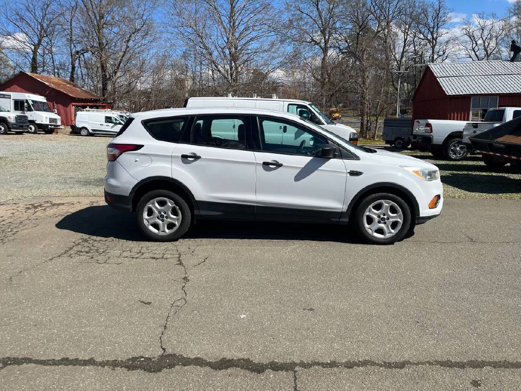 2017 Ford Escape Image 2