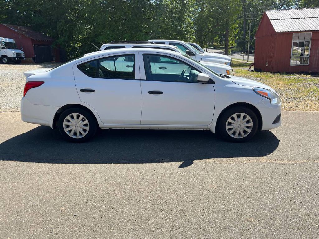 2018 Nissan Versa Image 3