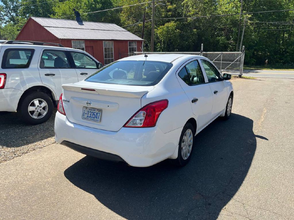 2018 Nissan Versa Image 4