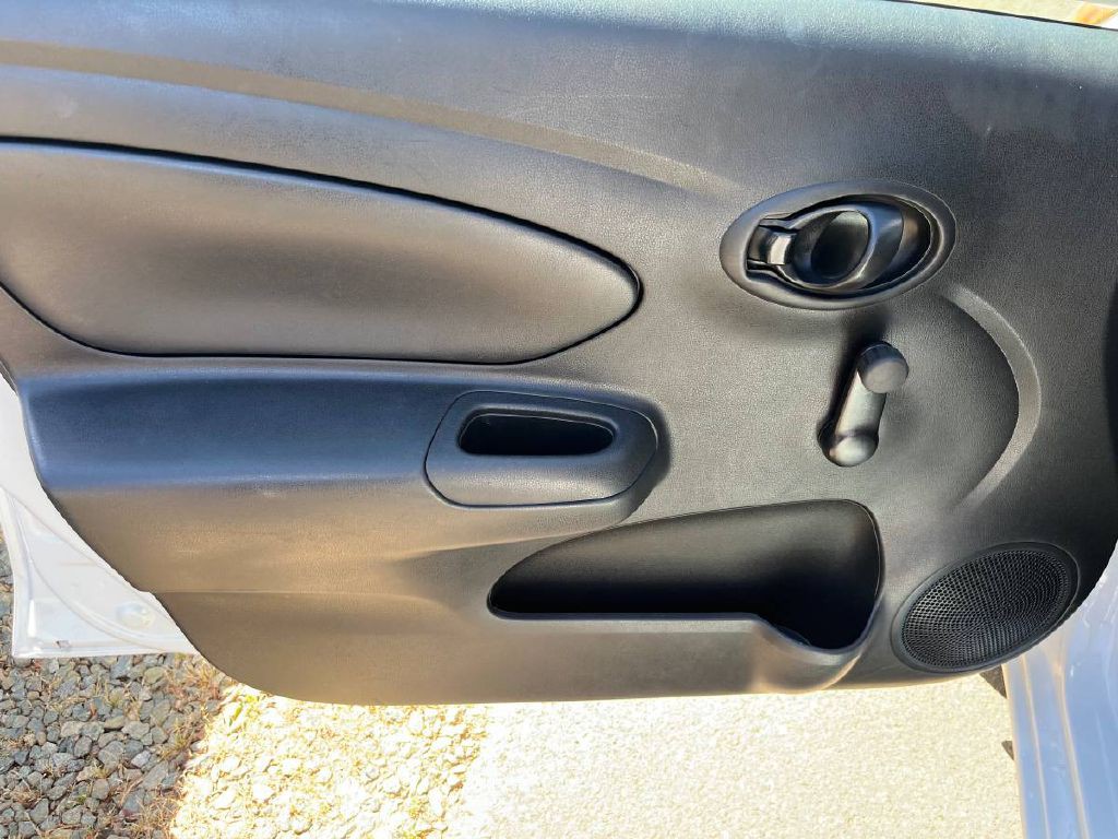 2018 Nissan Versa Image 11