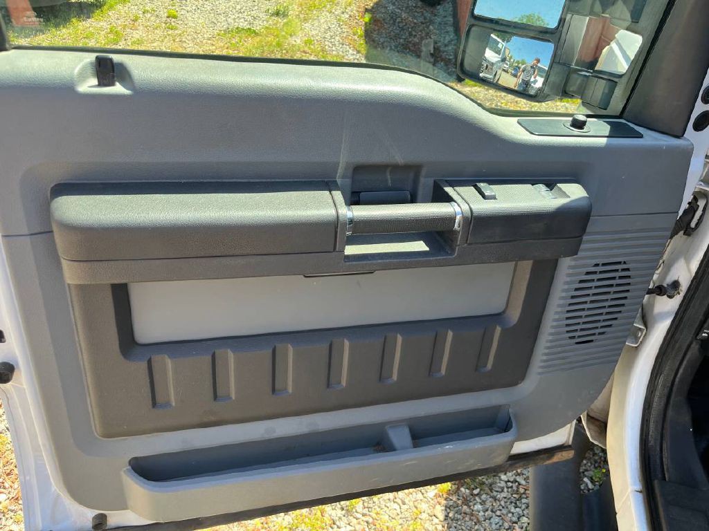 2011 Ford F-250 Image 9