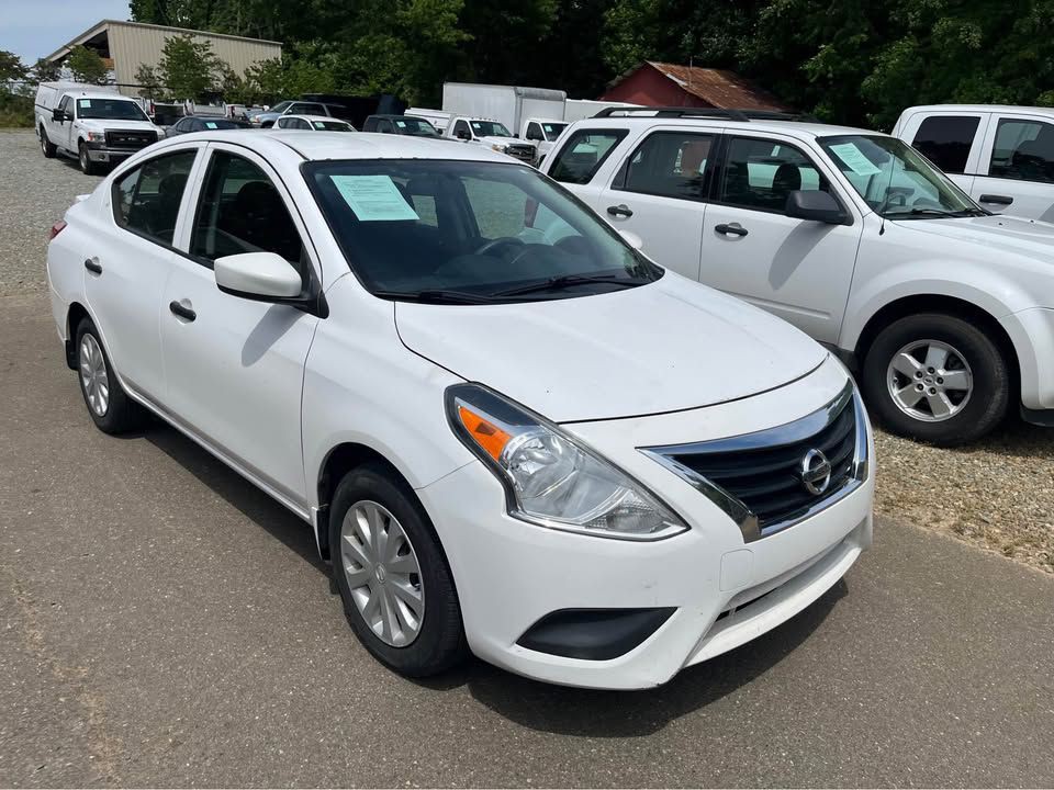 2018 Nissan Versa Image 2
