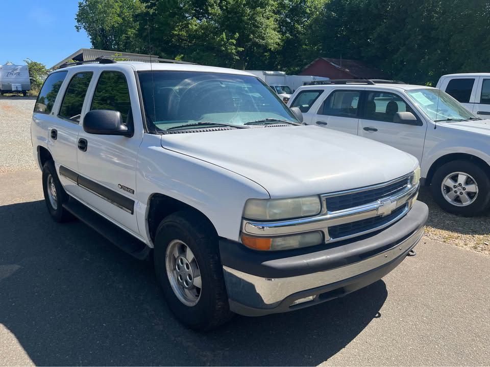 2002 Chevrolet Tahoe Image 2