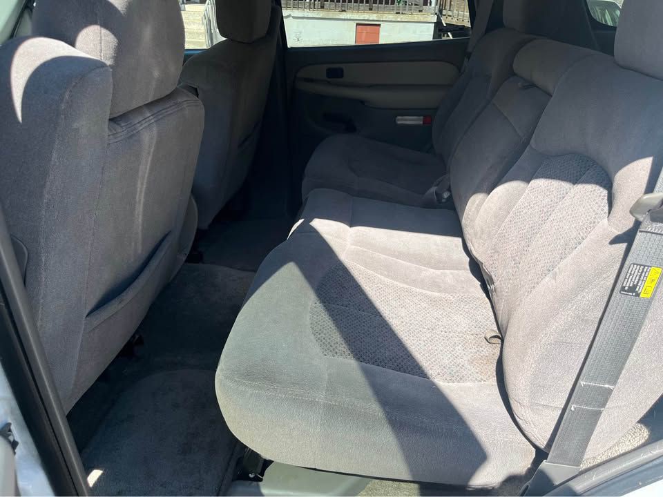 2002 Chevrolet Tahoe Image 12
