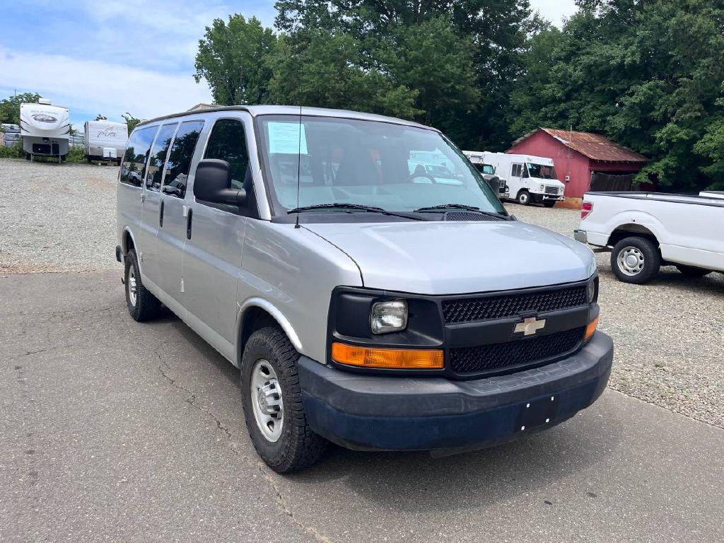 2012 Chevrolet Express Image 3