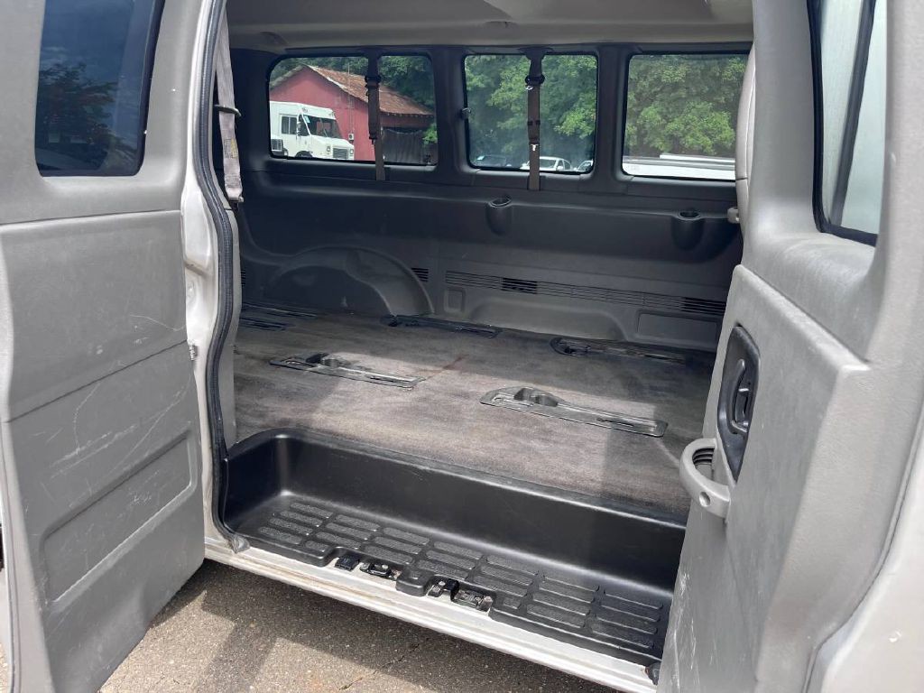 2012 Chevrolet Express Image 13