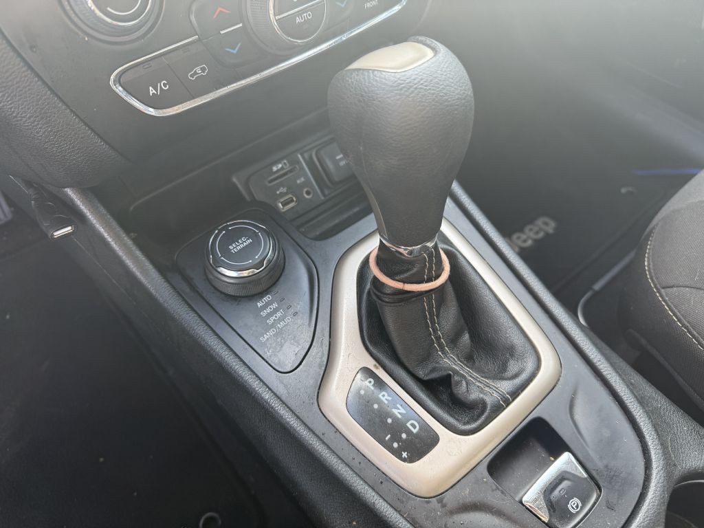 2016 Jeep Cherokee Image 9