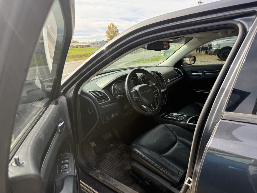 2015 Chrysler 300 Image 5