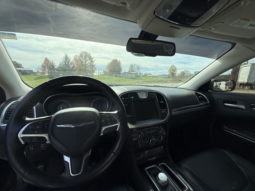 2015 Chrysler 300 Image 7