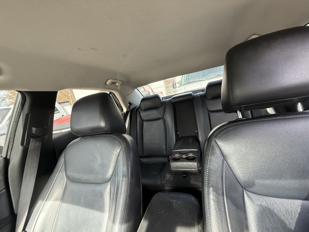 2015 Chrysler 300 Image 8